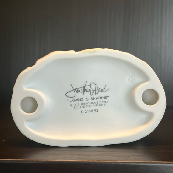 Vintage Precious Moment - Loving is Sharing Figurine- Valentine - Picture 4 of 4